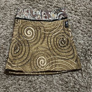 Zand Amsterdam Elegant Gold Swirl Mini Skirt